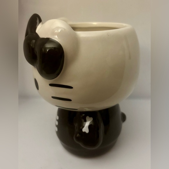 2024 Hello Kitty Halloween Black/White Skeleton Mug - Picture 2 of 6